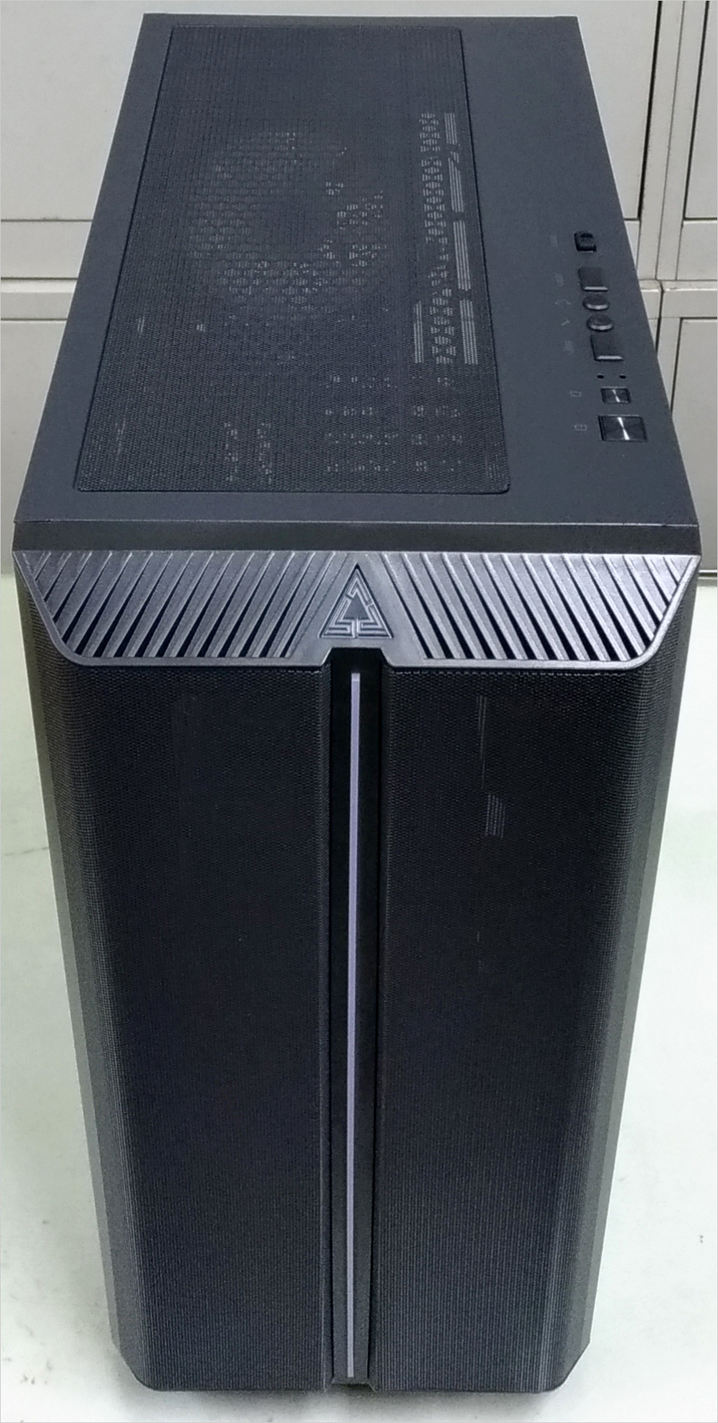 MONTECH(君主)--SKY-ONE-玻璃透側機殼.jpg
