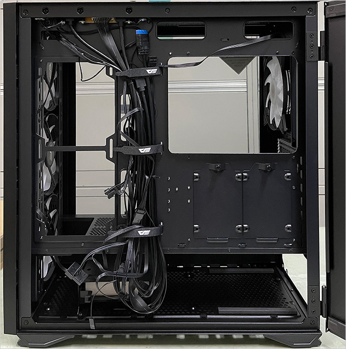 darkFlash-DLX21-MESH-玻璃透側機殼.jpg