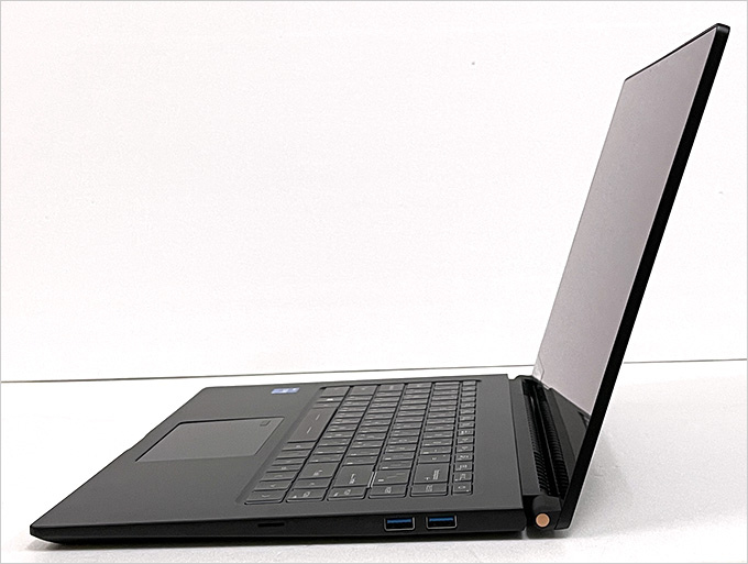 MSI-Summit-B15-A11MT-693TW-效能商務筆電.jpg