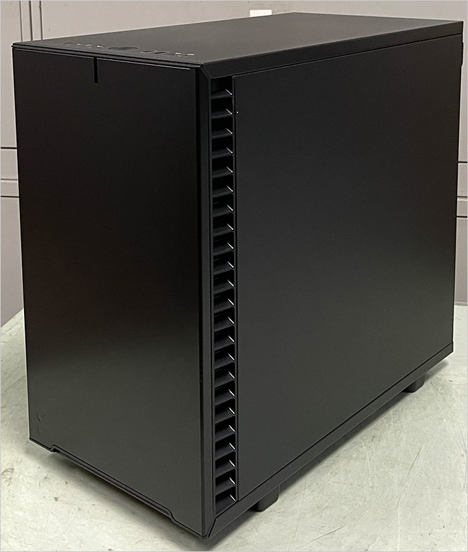 Fractal-Design-Define-7-Nano-Black-Solid.jpg