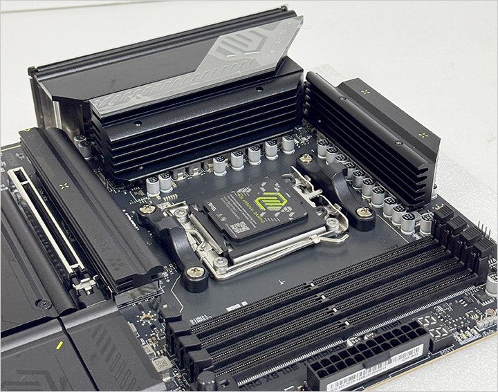 微星-MAG-X870E-TOMAHAWK-MAX-WIFI.jpg