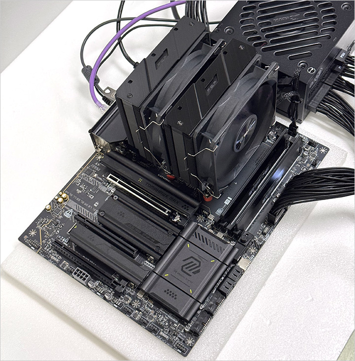 微星-MAG-X870E-TOMAHAWK-MAX-WIFI.jpg